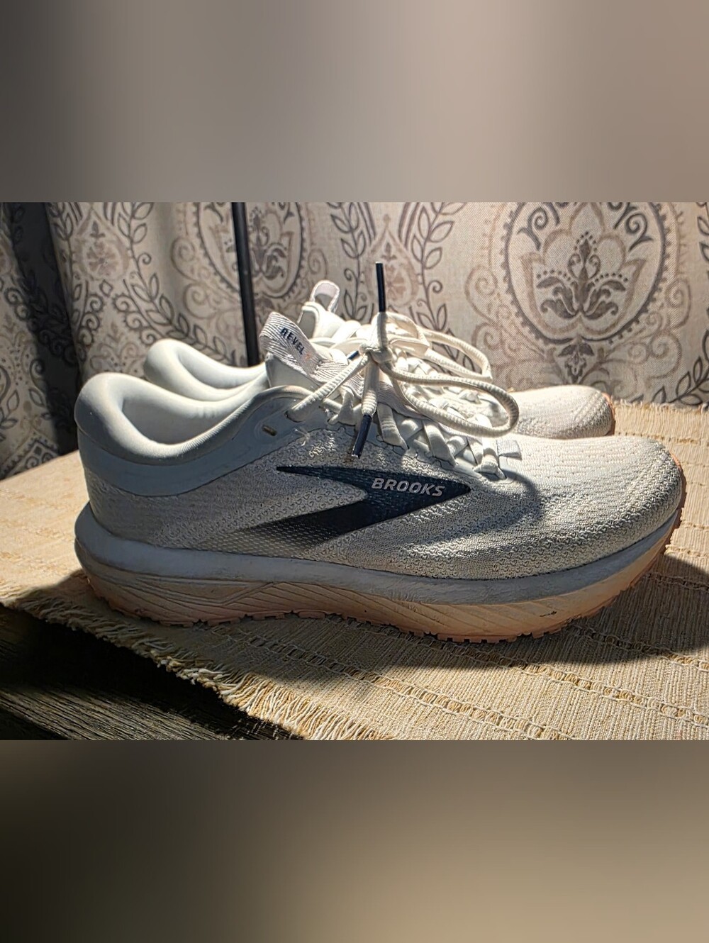 Brooks Revel Women's Cream/Blue Cushioned Running Sneakers Size 7.5